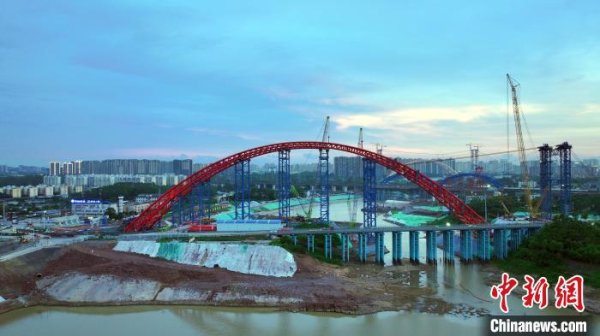 今日云策 平陆运河G325广南线钦江大桥拱肋顺利合龙