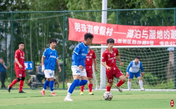 美林配资 第十届崇明“瀛洲杯”社会足球比赛落幕，冠军花落谁家？