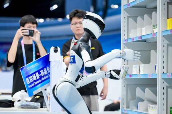 爱配投资 药房酒店等四大场景显神通！人形机器人“场景赛”展开角逐