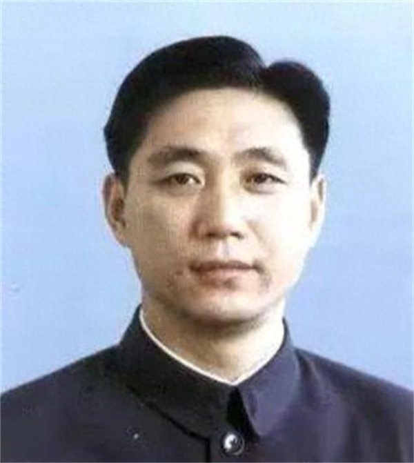 赤盈配资 王洪文38岁时担任正国级，当农民的弟弟想进城做工，他怒道: 不行